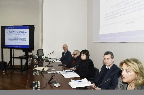 Il tavolo dei relatori alla conferenza di presentazione del Programma di interventi 2022-2025 per la sicurezza sul lavoro (al centro l'assessore Rosolen)