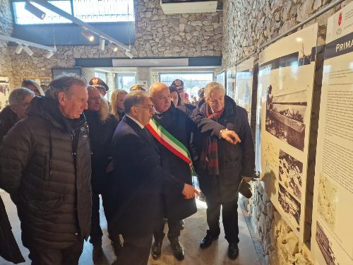 Il presidente del Senato Ignazio La Russa al Monumento nazionale della foiba di Basovizza assieme alle più alte cariche istituzionali triestine tra cui l'assessore regionale Fabio Scoccimarro.