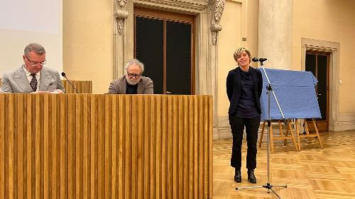 L'assessore Barbara Zilli interviene in Sala Ajace a Udine alla presentazione del libro "Quarant'anni di restauri nelle terre del Friuli"