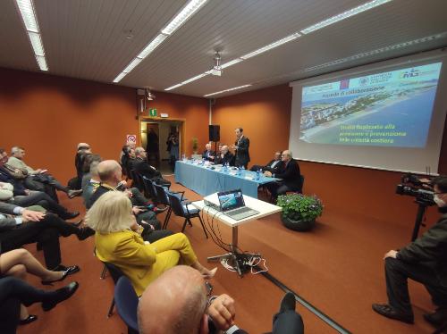 La conferenza stampa a Grado sull'accordo tra Protezione civile regionale e Università di Trieste per la salvaguardia della costa e della laguna