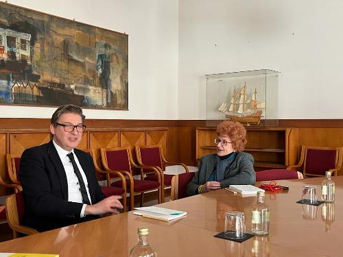 L'assessore regionale alla Cultura, Tiziana Gibelli, con il console generale della Repubblica di Slovenia, Gregor Suc.