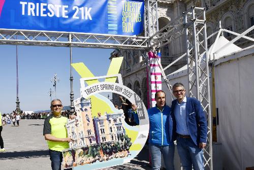 L’assessore regionale alle Autonomie locali Pierpaolo Roberti, durante le premiazioni della Trieste Spring Young