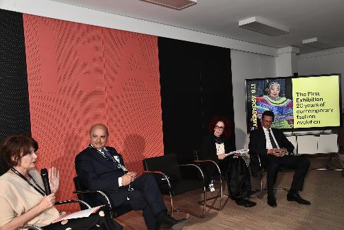 L'assessore Rosolen (a sinistra) interviene all'inaugurazione del museo Ita Arcademy a Trieste