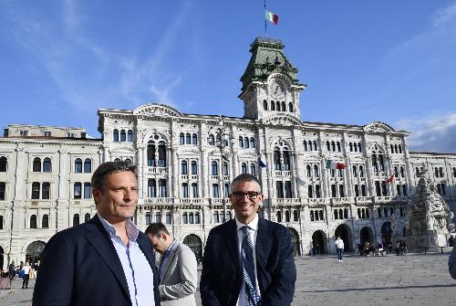 L'assessore regionale alle Autonomie locali Pierpaolo Roberti e l'amministratore delegato di Bat Trieste Andrea Di Paolo.