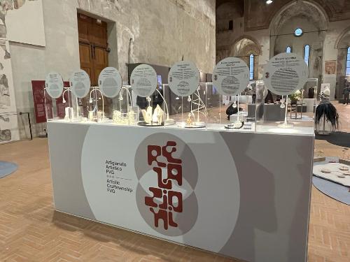 La mostra visitabile fino al 18 giugno a Udine che celebra il tema delle relazioni.