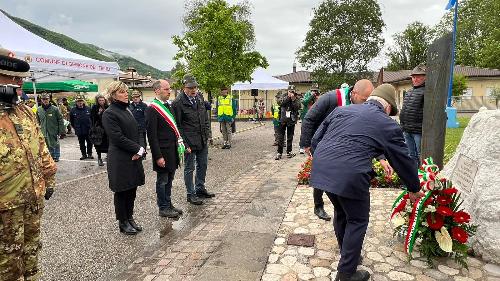 L'assessore regionale alle Finanze Barbara Zilli alla commemorazione delle vittime del Covid a Gemona del Friuli nell'ambito delle cerimonie d'anteprima della Adunata degli Alpini