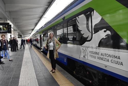 L’assessore regionale alle Infrastrutture e Territorio, Cristina Amirante, in occasione del primo viaggio in Friuli Venezia Giulia del treno regionale ibrido "Blues" di Trenitalia