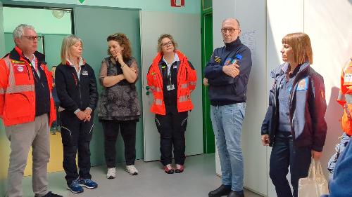 L'assessore Riccardo Riccardi alla presentazione del progetto l'Albero della vita realizzato nella scuola primaria di Trivignano Udinese 