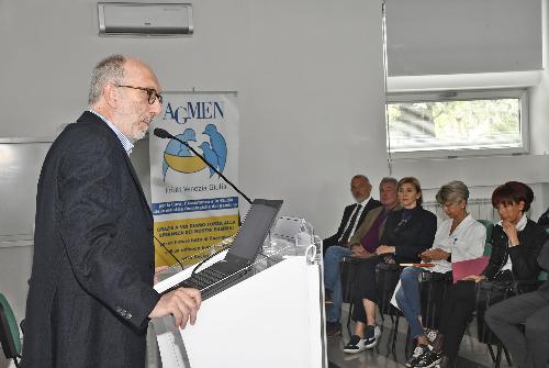 L'assessore Riccardo Riccardi interviene al Burlo per la donazione del macchinario CliniMACS Prodigy Tct