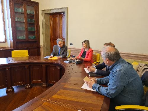 L'assessore regionale Cristina Amirante durante l'incontro con i vertici dell'Edr di Pordenone