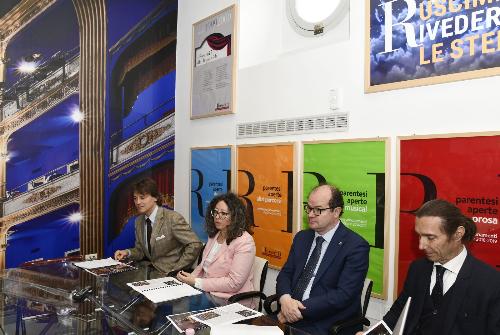 Il vicegovernatore Mario Anzil al Politeama Rossetti di Trieste.  Da sinistra a destra nella foto: Francesco Granbassi, presidente del Teatro Stabile del Friuli Venezia Giulia, Serena Tonel, vicesindaco di Trieste, Anzil e Paolo Valerio, direttore dello Stabile