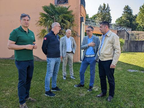 L'assessore regionale con delega alla Salute del Friuli Venezia Giulia Riccardo Riccardi (il secondo da sinistra) ad Azzano Decimo per fare il punto sullo stato di avanzamento della progettazione per il potenziamento del Distretto del Sile.