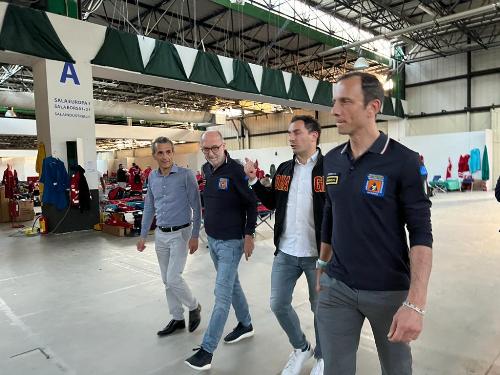 Il governatore Massimiliano Fedriga assieme all’assessore regionale alla Protezione civile Riccardo Riccardi incontra nel punto di raccolta della Fiera di Forlì i volontari della Protezione civile del Friuli Venezia Giulia impegnati nelle operazioni di aiuto nei territori colpiti dalle alluvioni in Emilia-Romagna.