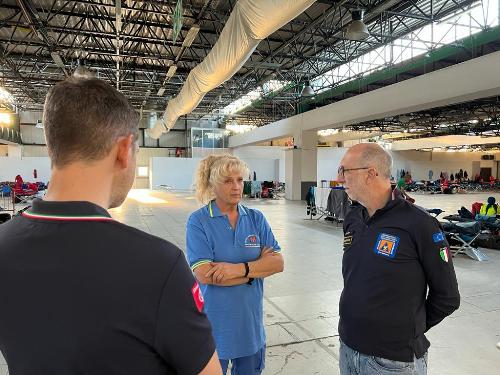 Il governatore Massimiliano Fedriga assieme all’assessore regionale alla Protezione civile Riccardo Riccardi incontra nel punto di raccolta della Fiera di Forlì i volontari della Protezione civile del Friuli Venezia Giulia impegnati nelle operazioni di aiuto nei territori colpiti dalle alluvioni in Emilia-Romagna.