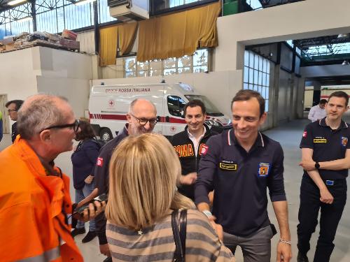 Il governatore Massimiliano Fedriga assieme all’assessore regionale alla Protezione civile Riccardo Riccardi incontra nel punto di raccolta della Fiera di Forlì i volontari della Protezione civile del Friuli Venezia Giulia impegnati nelle operazioni di aiuto nei territori colpiti dalle alluvioni in Emilia-Romagna.