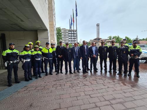 L'assessore Roberti con il contingente in partenza dalla Regione di Udine per l'Emilia Romagna