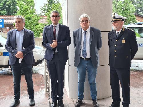 L'assessore Roberti con il contingente in partenza dalla Regione di Udine per l'Emilia Romagna