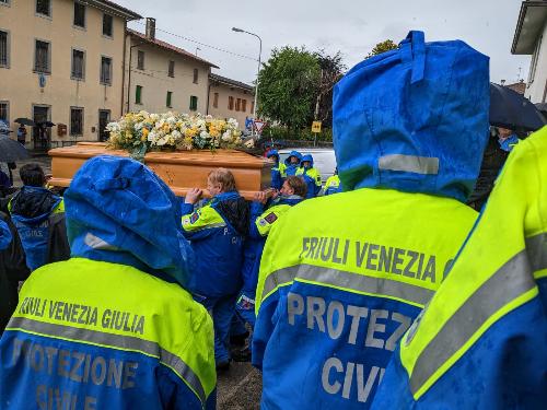 L'estremo saluto a Giovanni Anzil