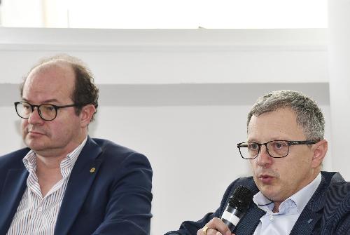 Il vicepresidente della Regione Mario Anzil e l'assesore Stefano Zannier intervengono alla presentazione del Progetto Montagna al Teatro Verdi di Pordenone