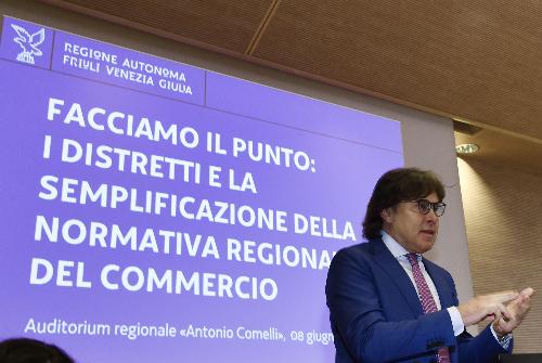 L'intervento dell'assessore regionale alle Attività produttive e Turismo, Sergio Emidio Bini.
