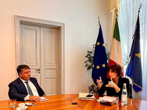 L'assessore regionale al Lavoro, formazione, istruzione, ricerca, università e famiglia Alessia Rosolen assieme a Massimo Temussi, presidente e amministratore delegato di Anpal Servizi.