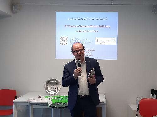 Il vicegovernatore con delega a Cultura e sport Mario Anzil alla presentazione del primo Trofeo Ciclostaffetta solidale 