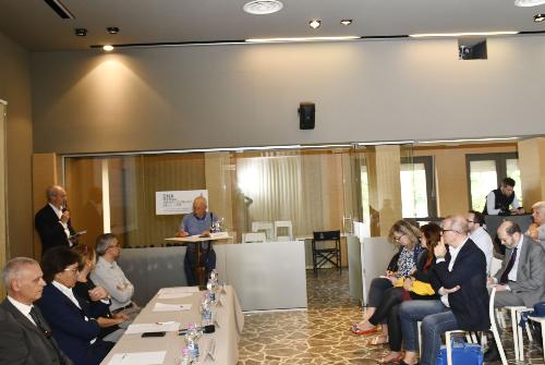 Un momento dell'incontro organizzato all'infopoint di PromoTurismo a Sistiana per presentare i progetti a favore dell'accessibilità dei servizi turistici alle persone con disabilità.
