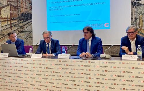 L'intervento dell'assessore regionale Sergio Emidio Bini alla presentazione del bilancio di Confidi Friuli nella sede della Camera di Commercio di Pordenone e Udine