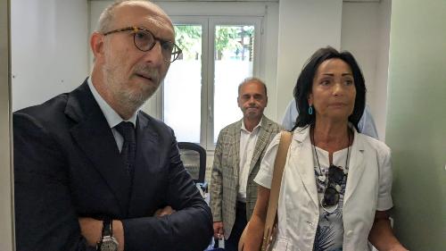 L’assessore regionale alla Sanità del Friuli Venezia Giulia Riccardo Riccardi (a sinistra) a Monfalcone all’inaugurazione del nuovo Ambulatorio sperimentale di assistenza primaria (Asap)