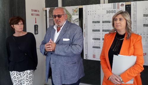 Un momento della presentazione del nuovo campus scolastico di Gorizia. Da sinistra l'assessore Alessia Rosolen, il sindaco Rodolfo Ziberna e l'assessore Cristina Amirante