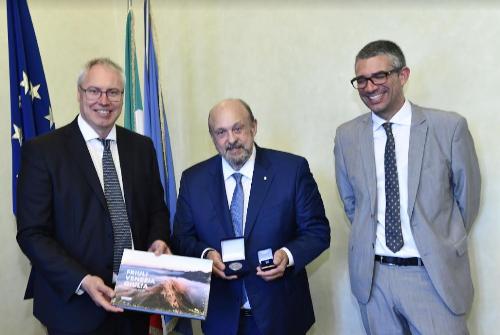 L'assessore Roberti, con il ministro Tibollo e il presidente del Consiglio regionale Bordin.