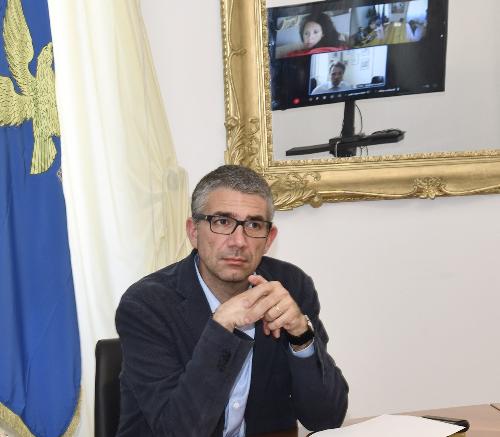 L'assessore regionale Pierpaolo Roberti nel corso dell'incontro avvenuto in Regione a Trieste
