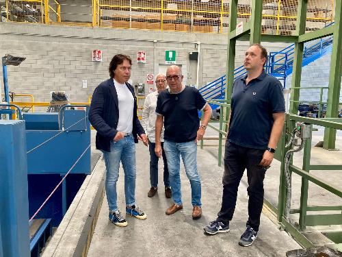 L'assessore Sergio Emidio Bini in visita nell'azienda Cmf di Cormons specializzata nelle grandi forgiature dell'acciaio per i settori più diversi
