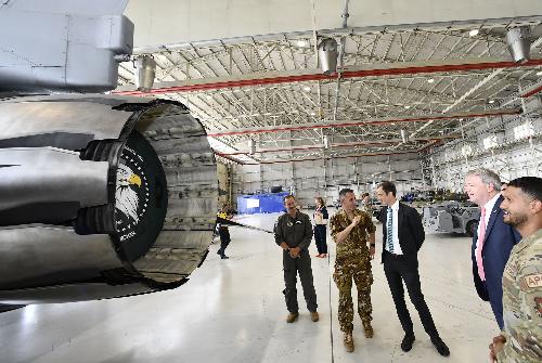 Il governatore Massimiliano Fedriga visita la Base di Aviano con i vertici della struttura militare