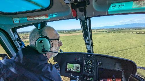 L'assessore Riccardo Riccardi in fase di sorvolo sulle zone colpite dal maltempo