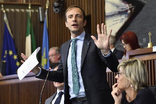 Il governatore del Friuli Venezia Giulia Massimiliano Fedriga durante la discussione in merito alla manovra estiva di assestamento di bilancio