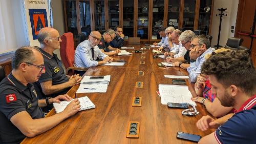 L'assessore alla Salute e alla Protezione civile Riccardo Riccardi (terzo da sinistra) incontra a Palmanova i sindaci di alcune delle zone più colpite dal maltempo