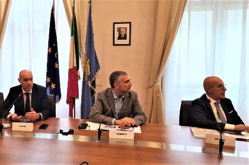 Da destra, il questore di Trieste Pietro Ostuni, l'assessore regionale Pierpaolo Roberti e il Ceo di Amped Software Martino Jerian 