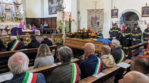 Le autorità presenti alla cerimonia funebre