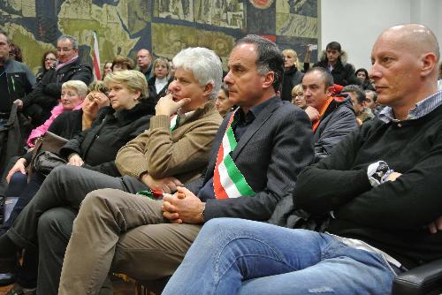 I sindaci Claudio Pedrotti (Pordenone) e Stefano Turchet (Porcia) durante l'incontro con le delegazioni di lavoratori degli stabilimenti Electrolux di Porcia (PN) e di Susegana (TV) - Trieste 17/01/2014
