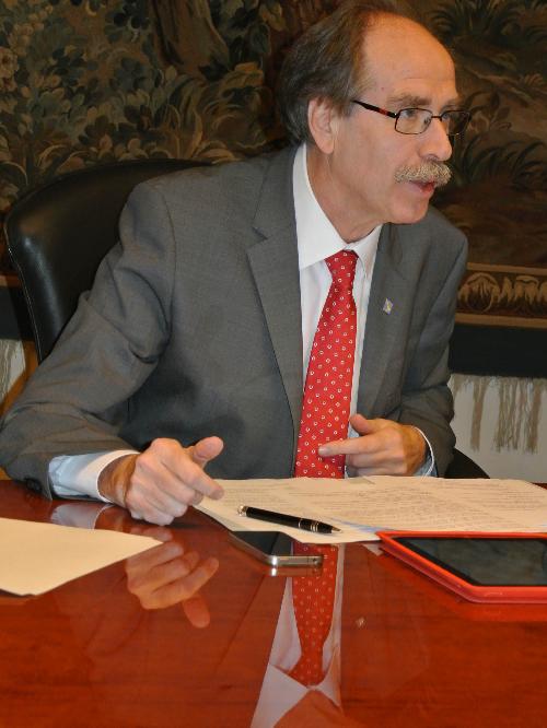 Gianni Torrenti (Assessore regionale Cultura, Sport e Solidarietà) durante la riunione della Giunta regionale - Trieste 17/01/2014