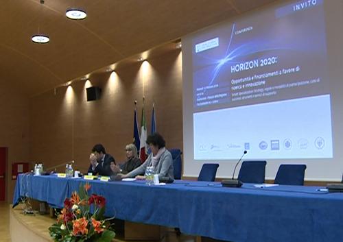 Loredana Panariti (Assessore regionale Lavoro, Formazione, Istruzione, Pari Opportunità, Politiche giovanili e Ricerca) alla presentazione di "Horizon 2020", Programma Quadro europeo per la Ricerca e l'Innovazione (2014-2020) - Udine 11/02/2014
