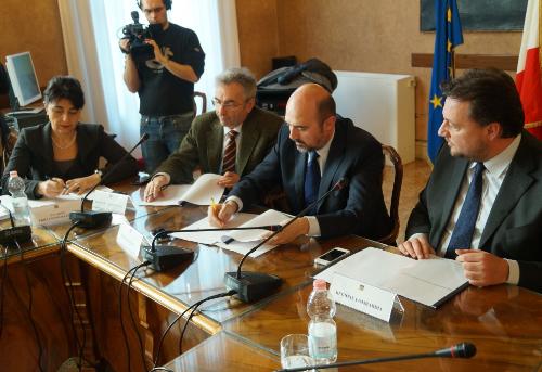 Mariagrazia Santoro (Assessore regionale Pianificazione territoriale) all’incontro interregionale e firma dell’accordo per lo sviluppo della filiera del pioppo – Venezia 29/01/2014