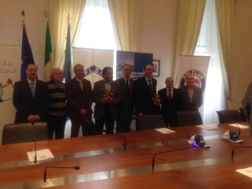 Gianni Torrenti (Assessore regionale Sport) in una foto di gruppo alla presentazione del calendario di eventi organizzati dallo Sci Club 70 di Trieste – Trieste 21/01/2014