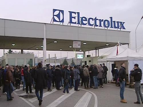 Presidio dei lavoratori all'ingresso della Electrolux - Porcia 11/02/2014