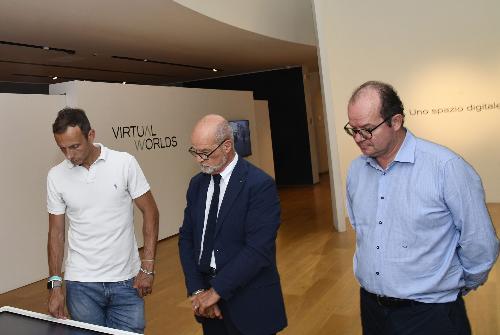 Il governatore Massimiliano Fedriga e il vicegovernatore Mario Anzi in visita nel nuovo spazio espositivo difgitale della Fondazione CariGo a Gorizia