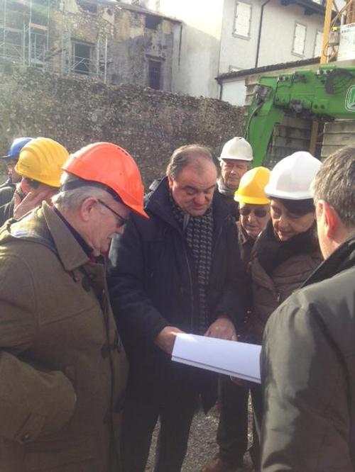 Roberto Molinaro e Mariagrazia Santoro (Assessore regionale Lavori pubblici) visitano i cantieri dei lavori di recupero del castello - Colloredo di Monte Albano 15/02/2014