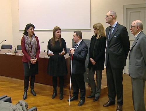 Mariagrazia Santoro (Assessore regionale Università), Alice Marigonda (Autrice tesi), Vincenzo Zoccano (Presidente Consulta regionale Associazioni persone disabili e loro famiglie), Elena Bortolotti (Università Trieste), Luca Baucer (Banca Cividale) ed Elio Palmieri (Commissione giudicatrice) alla premiazione di una tesi di laurea su politiche e interventi riguardanti i diritti e l'integrazione sociale delle persone disabili - Trieste 17/02/2014