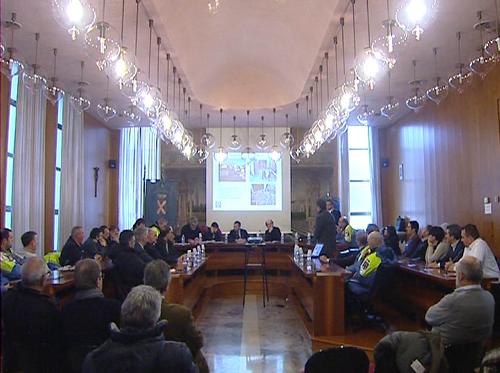 Debora Serracchiani (Presidente Friuli Venezia Giulia) e Paolo Panontin (Assessore regionale Protezione civile) nella Sala del Consiglio comunale - Codroipo 22/02/2014