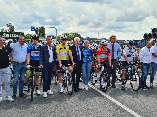 L'assessore Zilli a Rivoli di Osoppo per la partenza della seconda tappa del Giro del FVG under 23